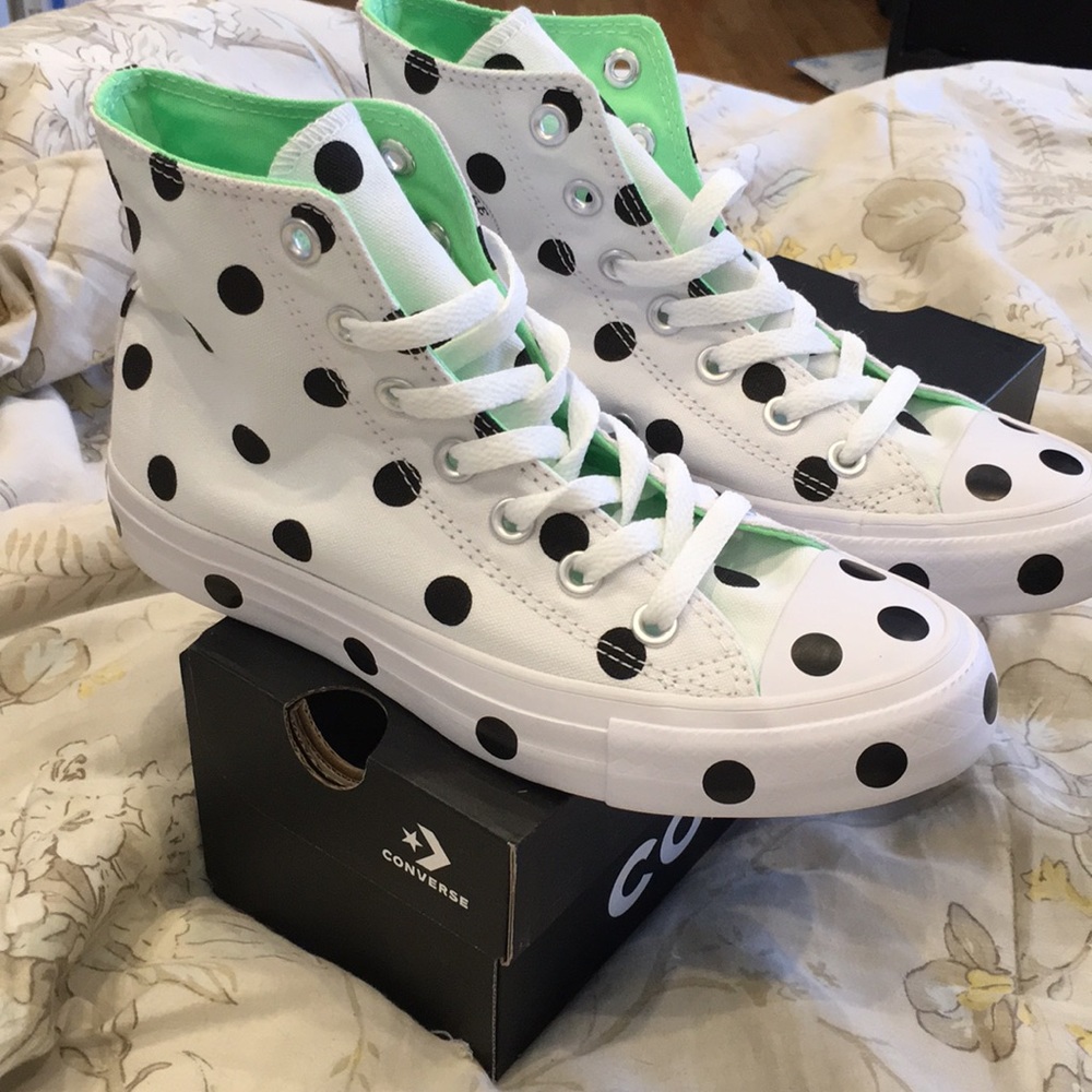 White and black polka dots converse